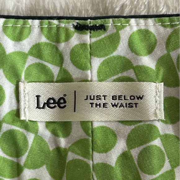 Lee NWT Women's Black Bermuda Natural Fit Zip Shorts Size 16 - Picture 6 of 9